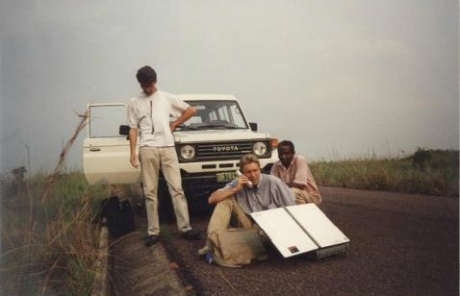 Live verslaggeving per satelliettelefoon vanuit (Congo) - VTM Nieuws (1994)