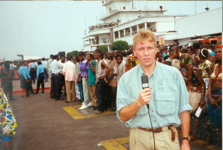 Op 'Ndjili', luchthaven van Kinshasa - VTM Nieuws